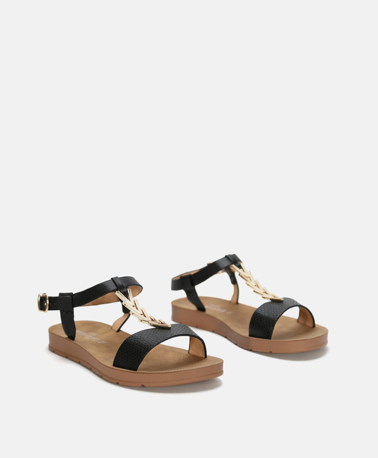 Sandalia plana pieza met&aacute;lica image number null